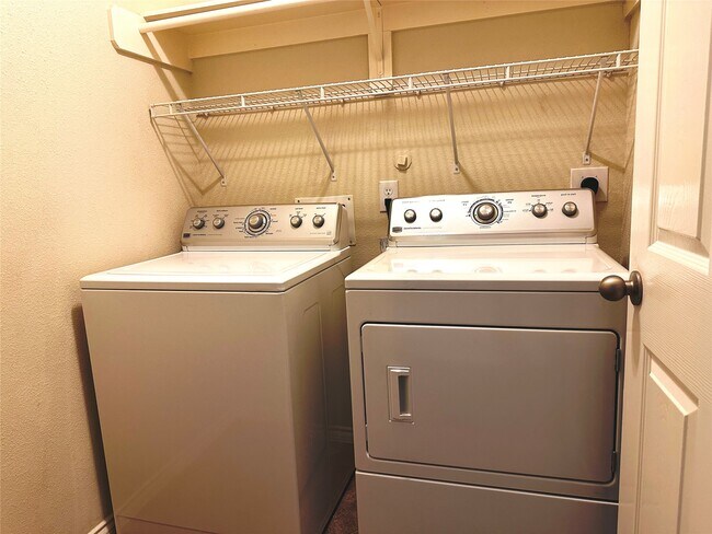 Building Photo - 1707 Magnolia Lake Ln