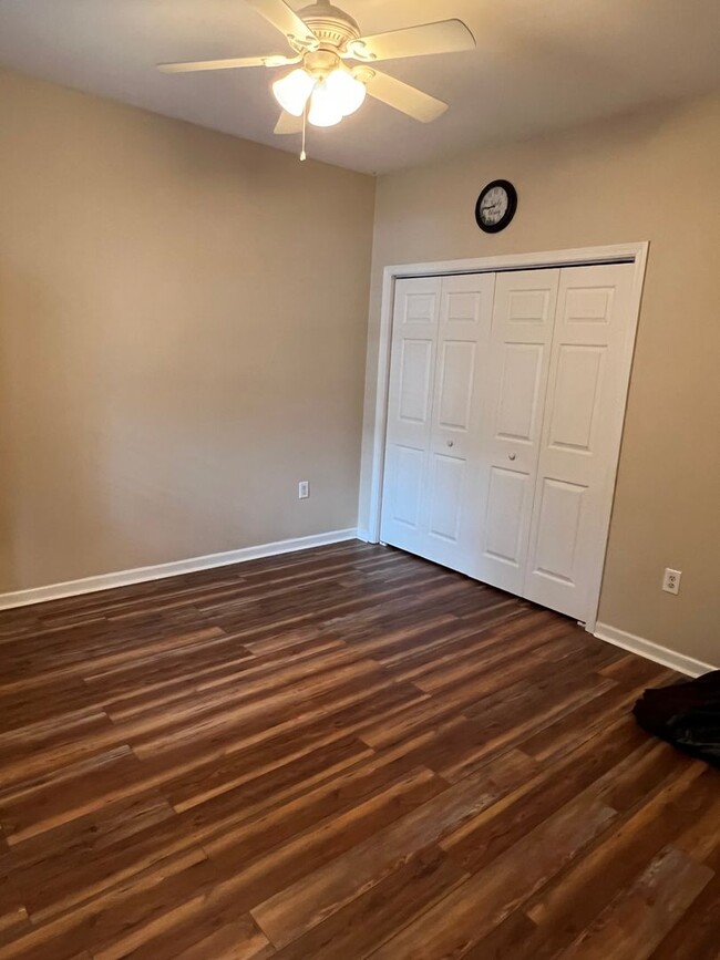 Building Photo - 2 bedroom 2 bath fully furnished 1st floor...