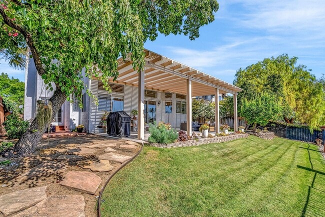 Building Photo - 2435 Pinehurst Ct