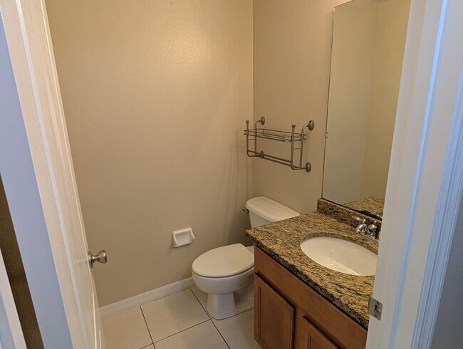 Building Photo - BEAUTIFUL 4 Bed 2.5 Bath Home For Rent in ...