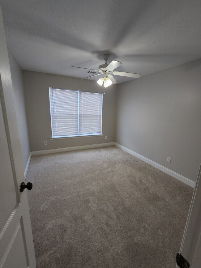 Building Photo - 803 Landing Dr