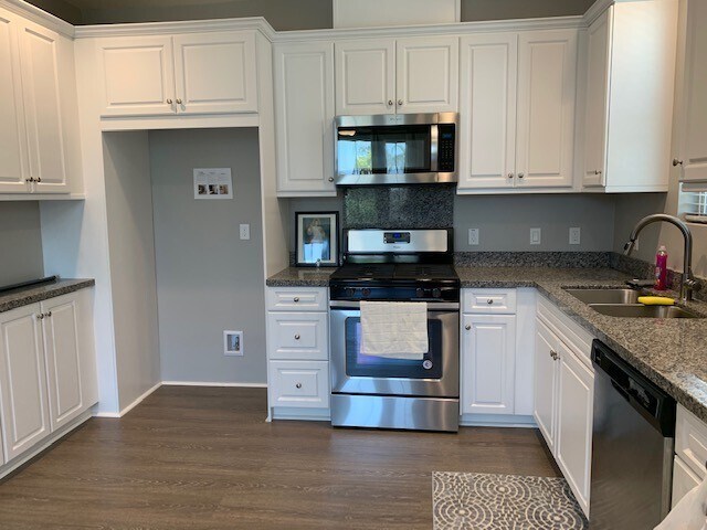 Building Photo - NEW HAVEN COMMUNITY - AVAILABLE NOW 2+2.5 ...