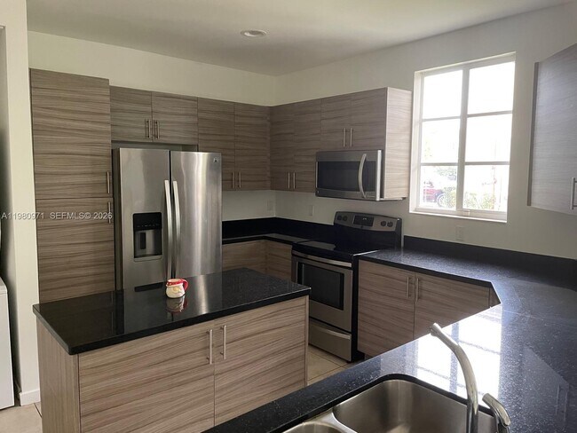 Building Photo - 2714 SW 81st Terrace