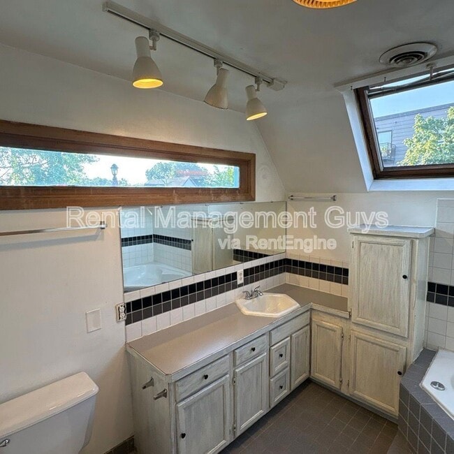 Building Photo - 2647 Girard Ave S