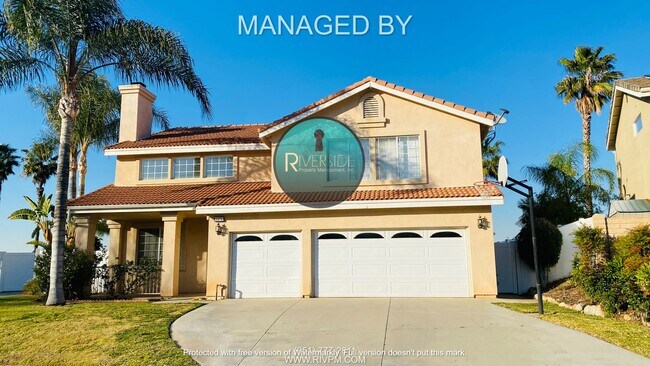 Building Photo - Spacious 4 Bed 2 Bath Pool Home Located Next Door to Ben Franklin Elementary School!