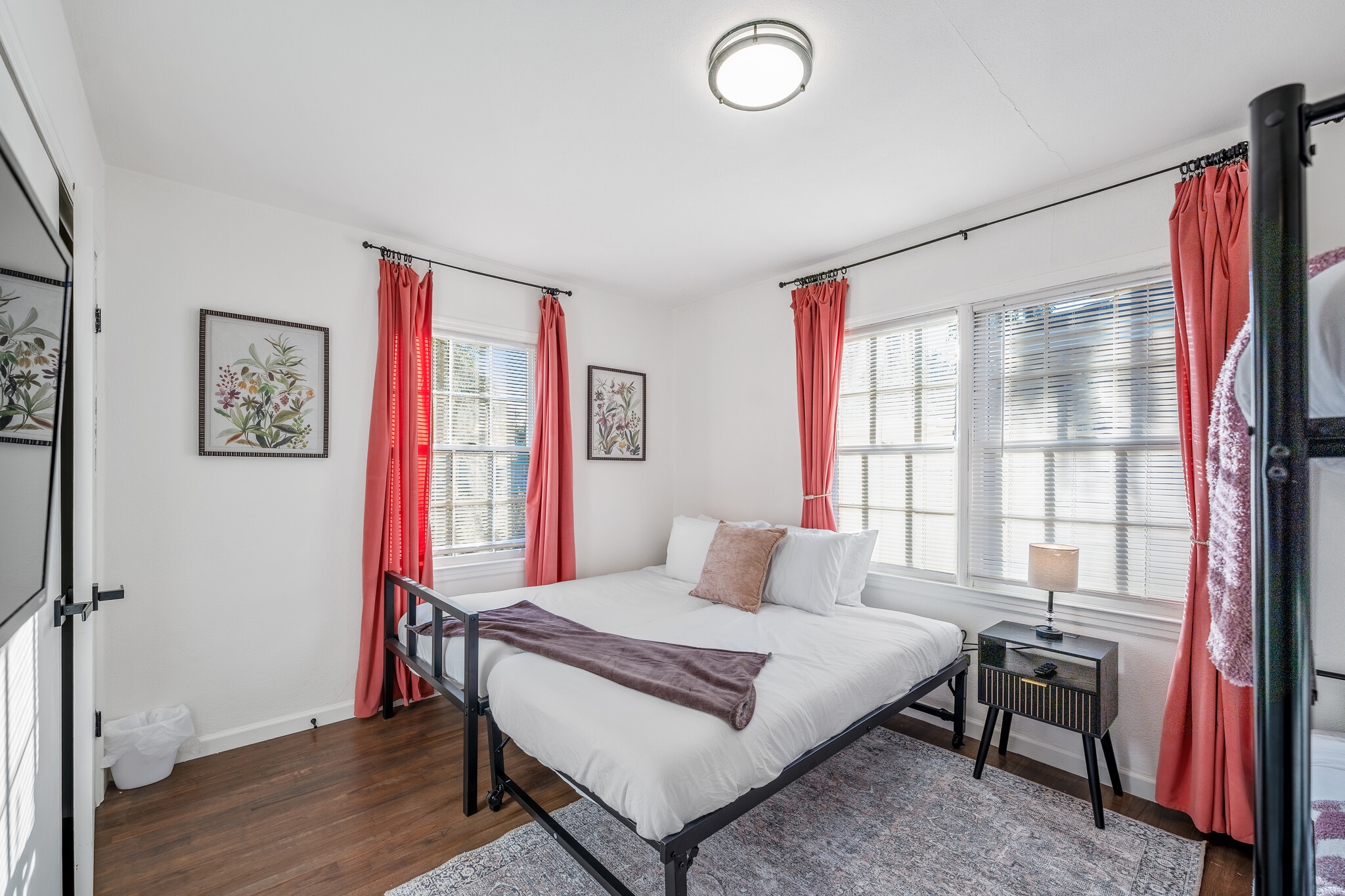 Building Photo - 1464 E 41st St