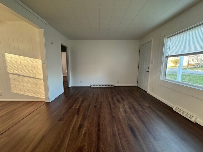 Building Photo - 501-503 River Road