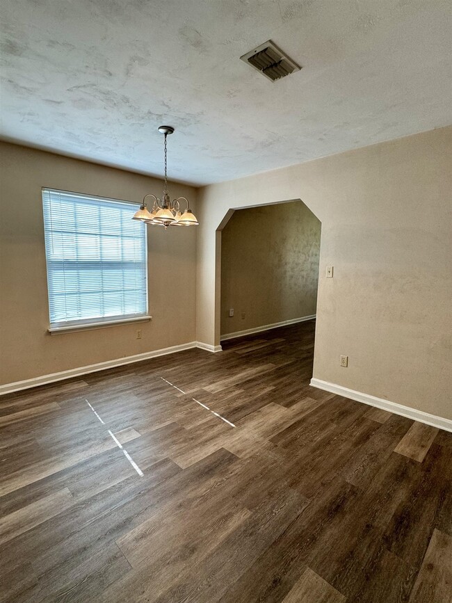 Building Photo - 2910 Richview Park Cir N