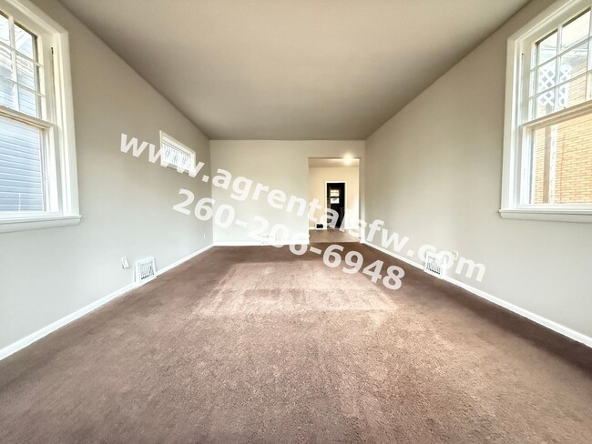 Building Photo - 2 Bedroom House - $300 off first months rent