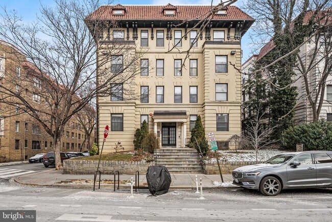 Building Photo - 2633 Adams Mill Rd NW