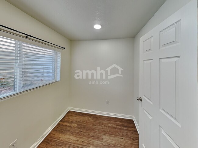 Building Photo - 5739 Impressions Dr