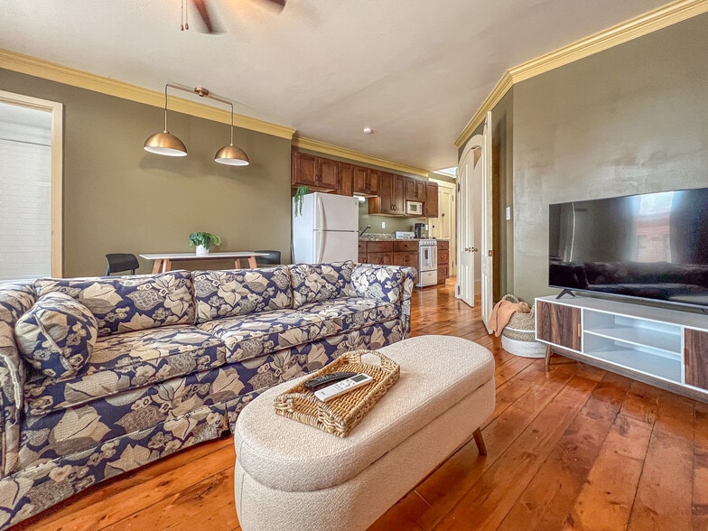 Building Photo - 1175 Iowa St