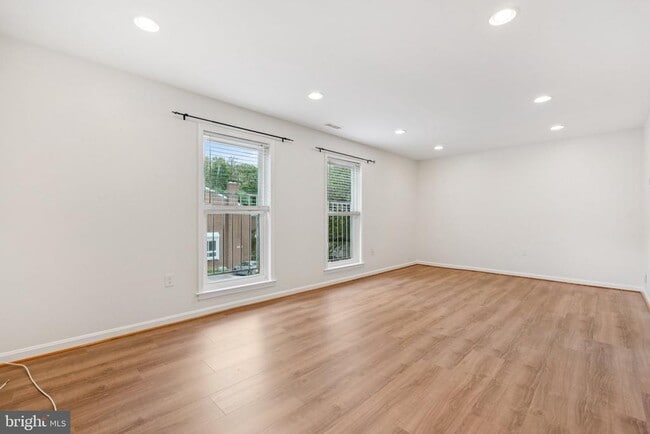 Building Photo - 3881 Persimmon Cir