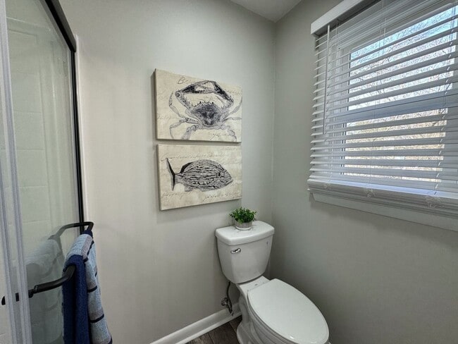 Building Photo - READY NOW!! Updated 5-Bedroom Home w/Fenced Backyard, Attached Garage  & Sunroom - Pet Friendly!