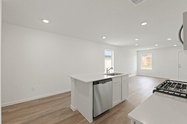 Building Photo - 925 Sutherland Fls St