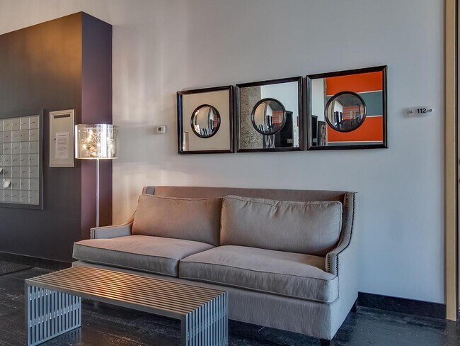 Building Photo - 521 S 7th St