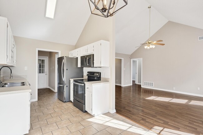 Building Photo - 7775 Shadow Elm Ln