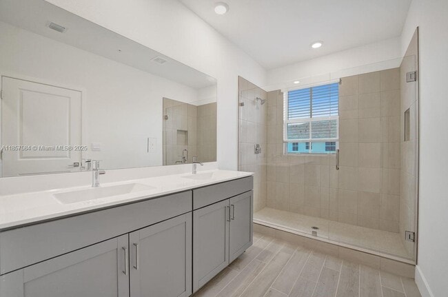 Building Photo - 133 SW 171st Ave