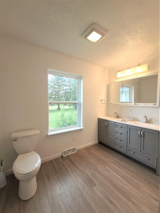 Building Photo - 613 Grundy Rd