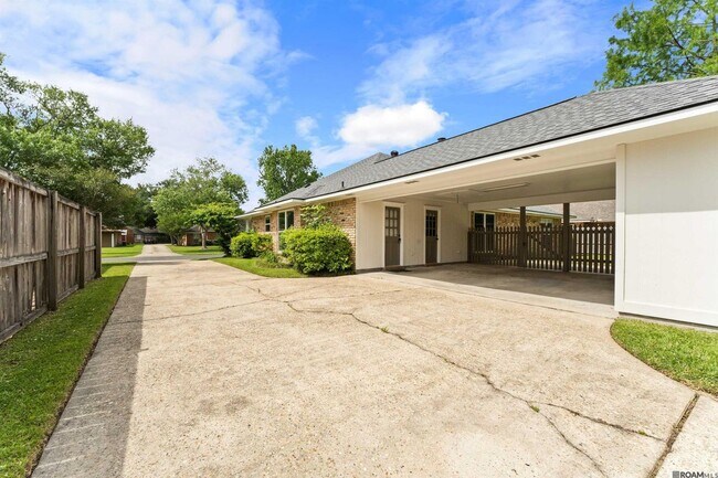 Building Photo - 5431 Charing Way Ave