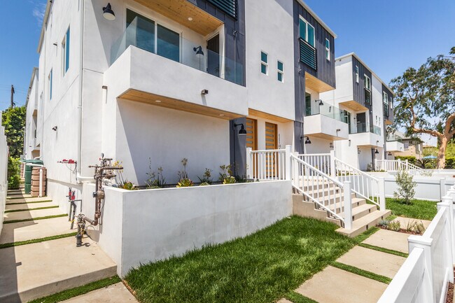 Building Photo - 4293 Tujunga Ave