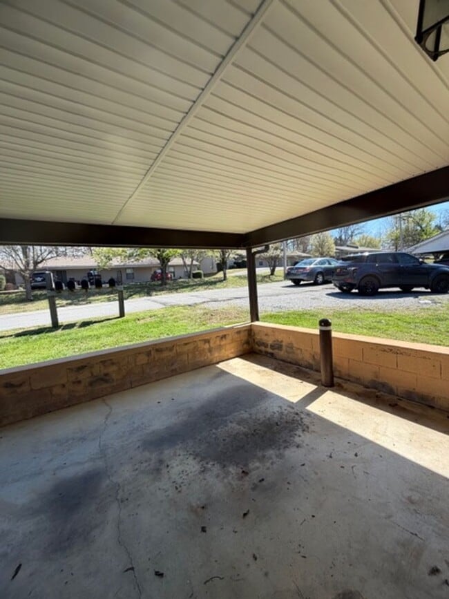 Building Photo - 2 Bedroom Duplex close to I -140 Contact Debra Johnson (865) 591-8281