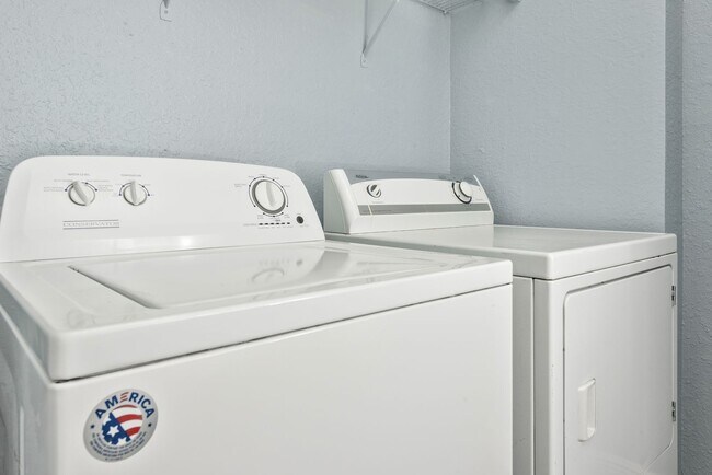 Building Photo - 2 Bedroom/2 Bath Condo with Garage and Pool view in Grand Reserve at Kirkman Parke