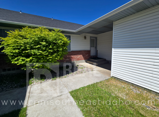 Building Photo - Spacious & Updated 4 Bedroom, 3 Bathroom Twin Home in Ammon (Idaho Falls) for Rent by Real Proper...