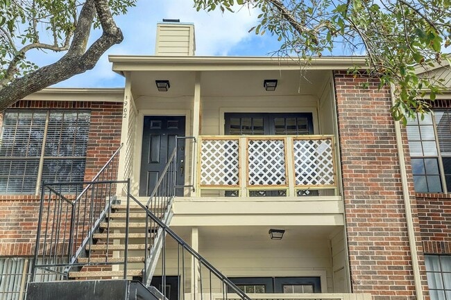 Building Photo - 2121 El Paseo St