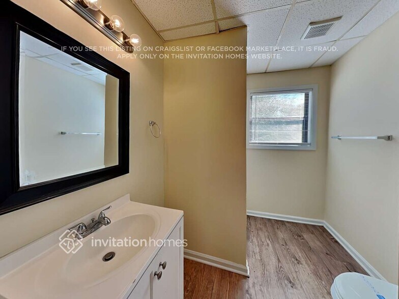 Building Photo - 1410 Pilgrim Way