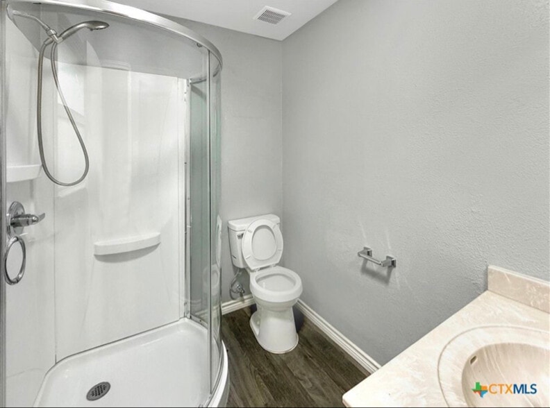 Building Photo - 1810 Clarawood Dr