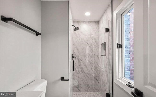 Building Photo - 1527 N Colonial Terrace