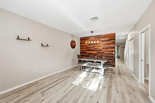 Building Photo - 2827 SW 83rd Terrace