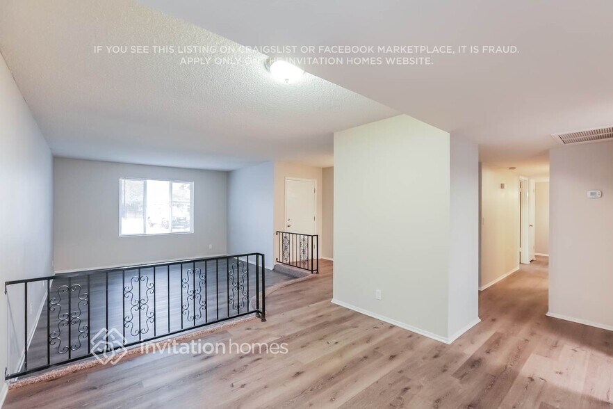 Building Photo - 701 N Comanche Dr