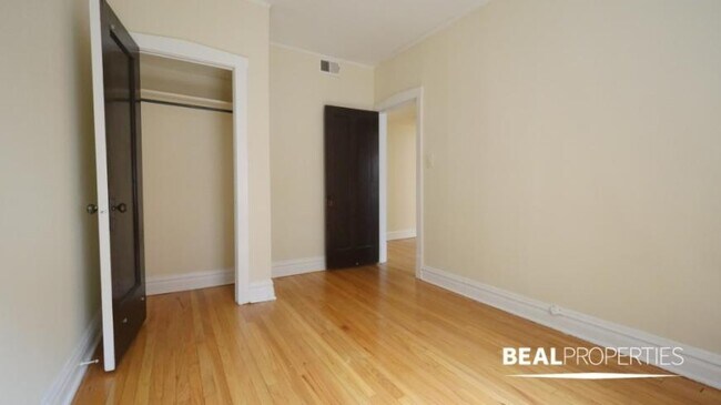 Building Photo - 1 bedroom in CHICAGO IL 60657
