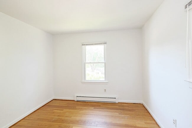 Building Photo - Move-in Ready Northern Albemarle County Home