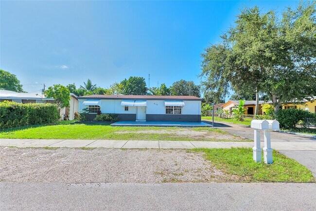 Building Photo - 6130 SW 32nd St