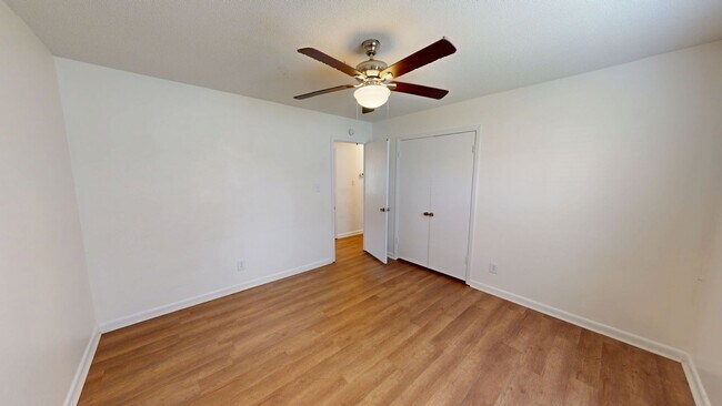 Building Photo - 3 Bedroom with 2 Living Rooms & finished b...