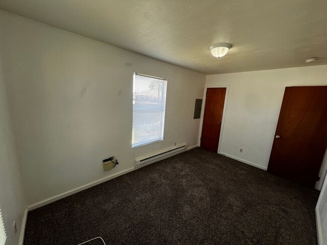 Building Photo - 3 bed 1 bath