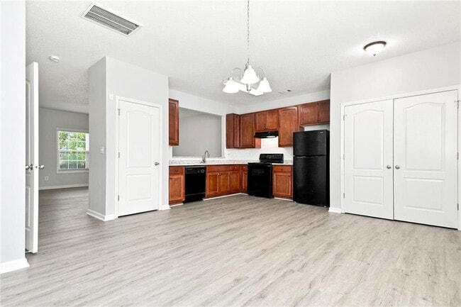 Building Photo - 8643 Thomas Ln
