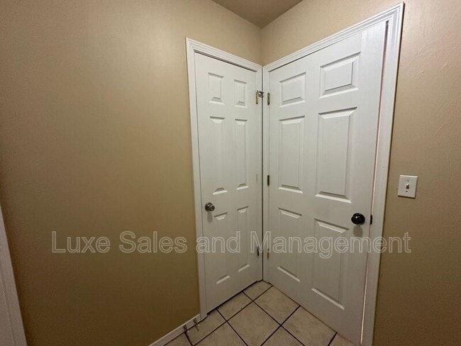 Building Photo - 706 Rockridge Cir