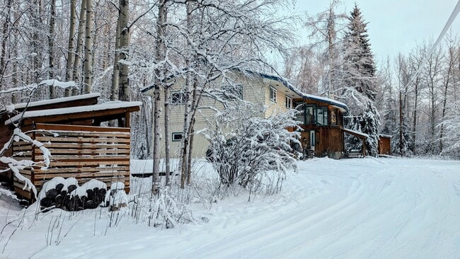 Primary Photo - 608 Ridgecrest Dr