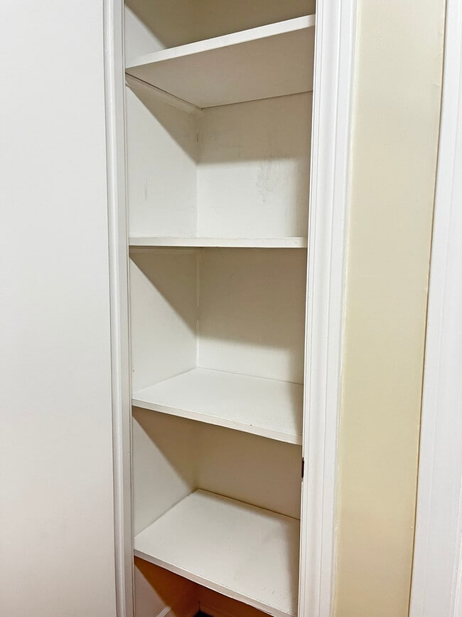 Building Photo - 4 S June Terrace