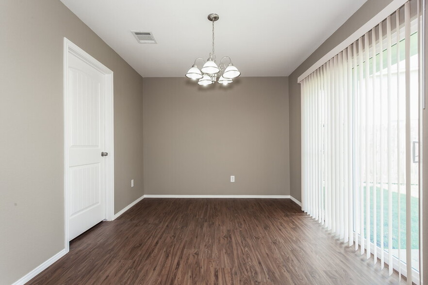 Building Photo - 3512 Cayman Dr