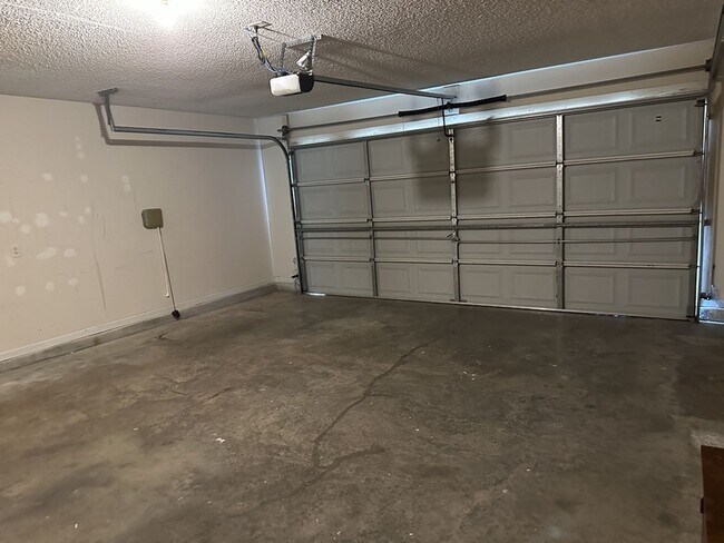 Building Photo - 641 Laurel Hill Cir