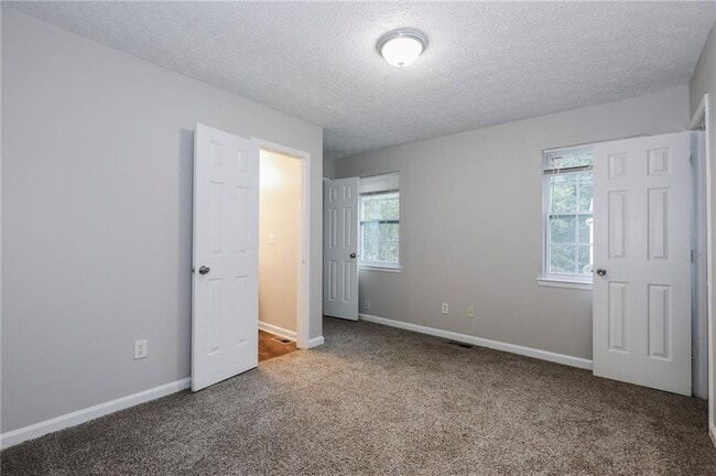 Building Photo - 7215 Crestside Dr