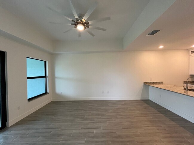 Building Photo - 162 Madrid Blvd