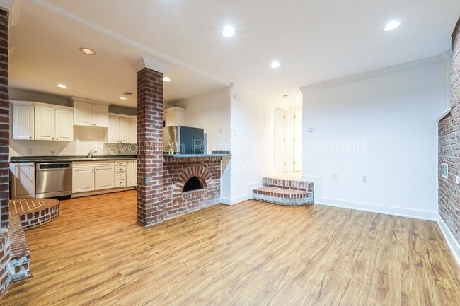 Building Photo - 869 Briarcliff Rd NE