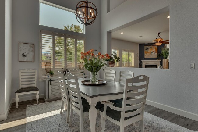 This sunny dining room table expands to accommodate a party of 8. An extra leaf is in the hall close - 1698 Gemtown Dr