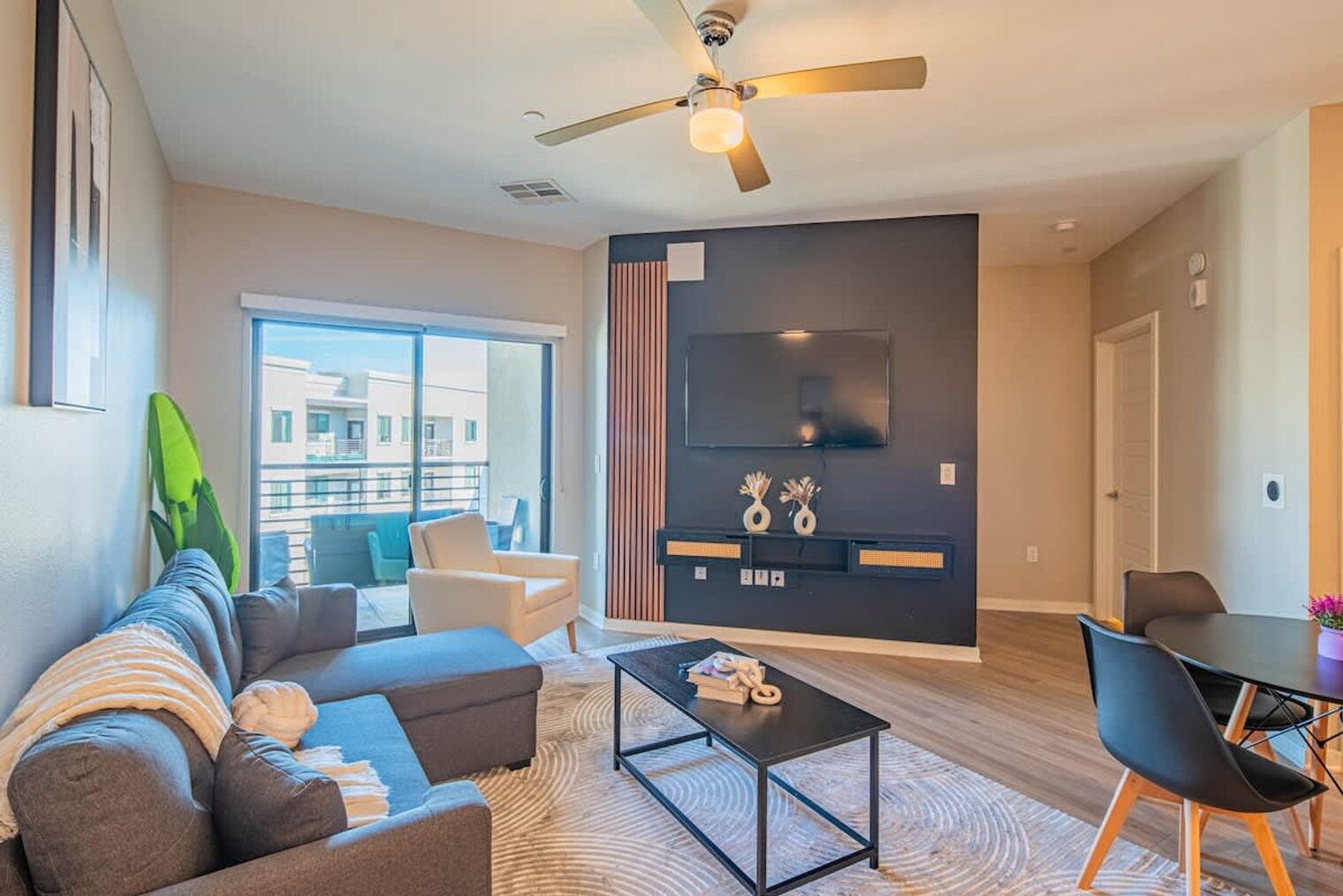 Building Photo - 777 E Stella Ln